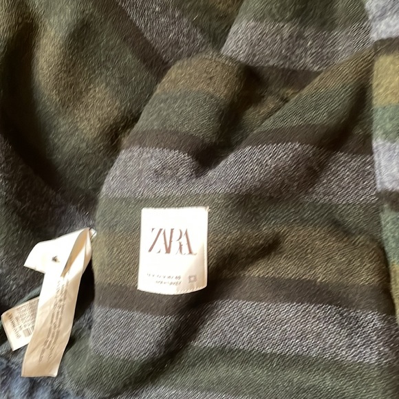 Size medium button down jacket from Zara - Picture 2 of 2